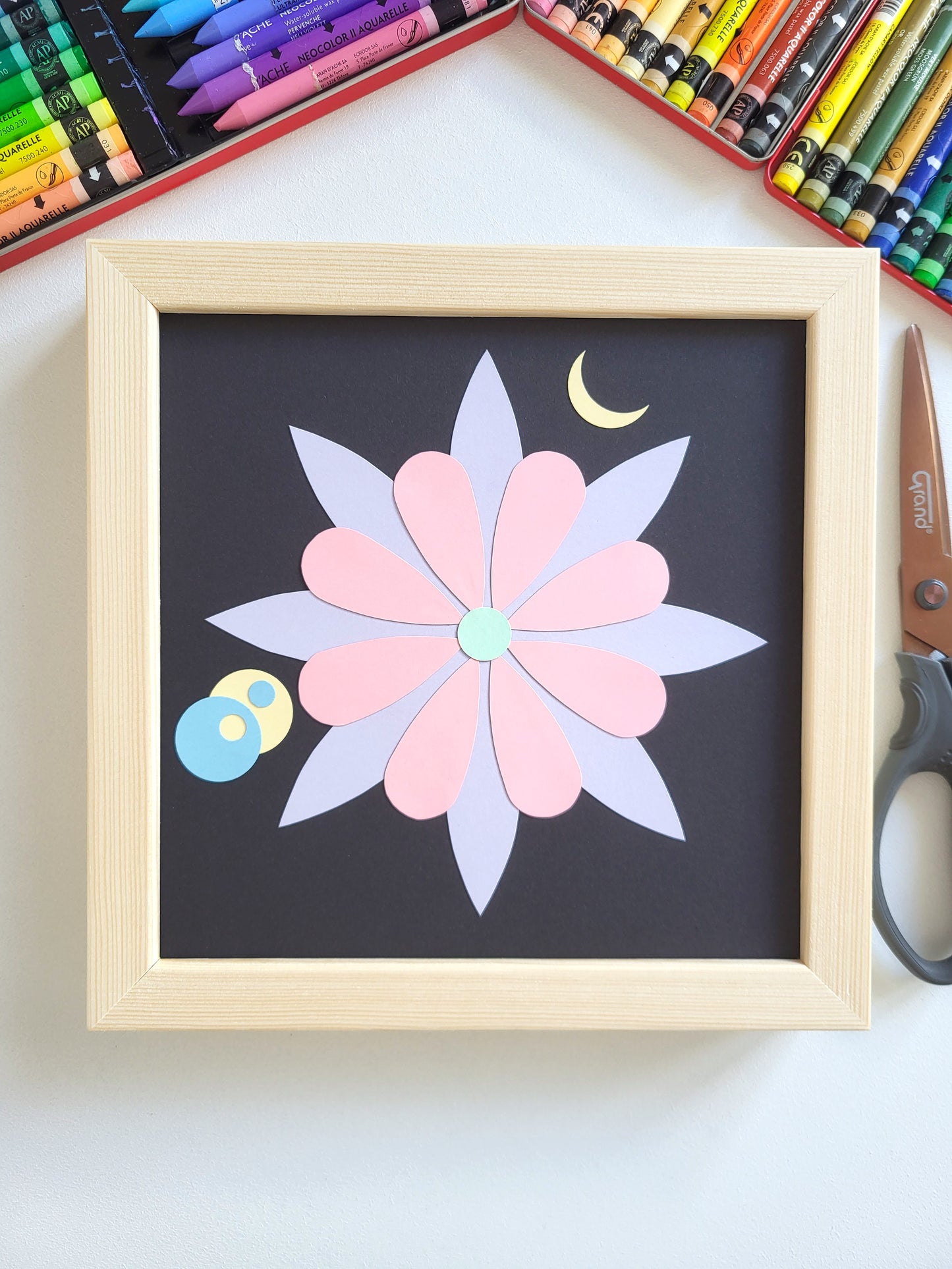 "Moonlight Dahlia" - 20 x 20 cm