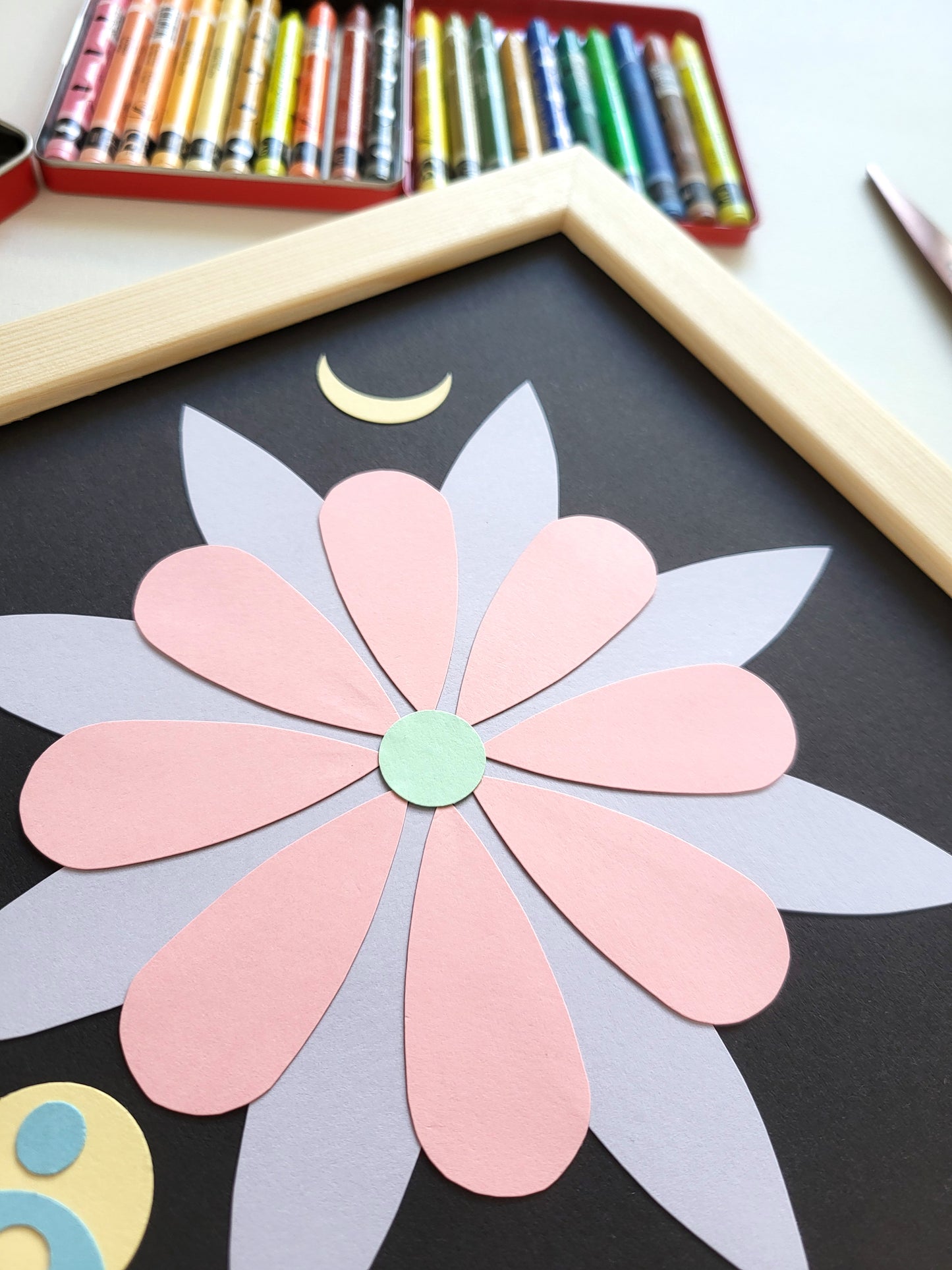 "Moonlight Dahlia" - 20 x 20 cm