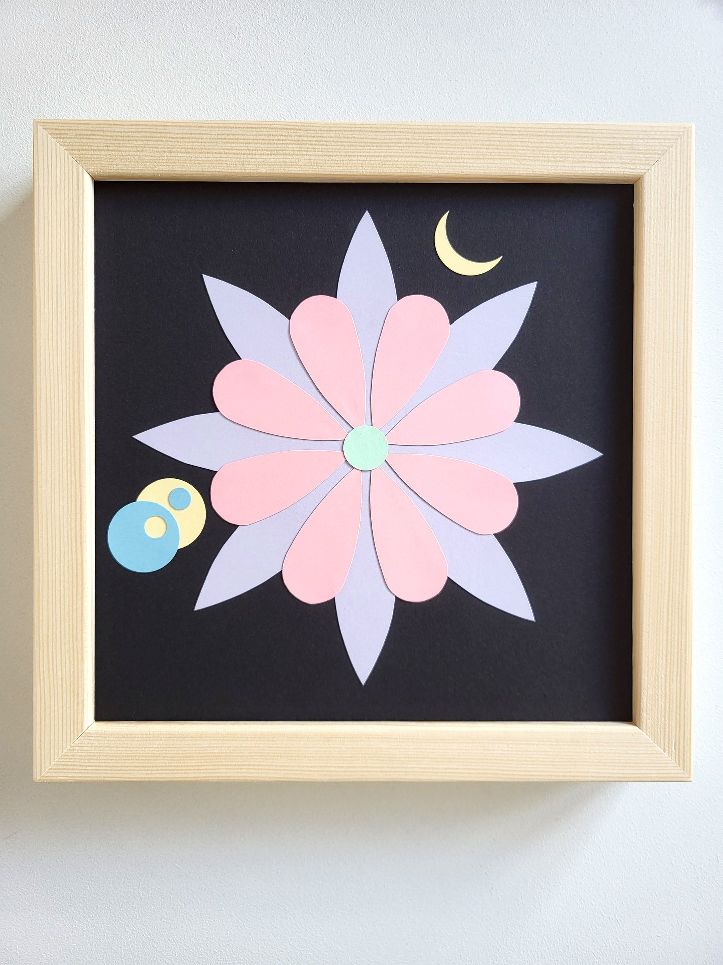 "Moonlight Dahlia" - 20 x 20 cm